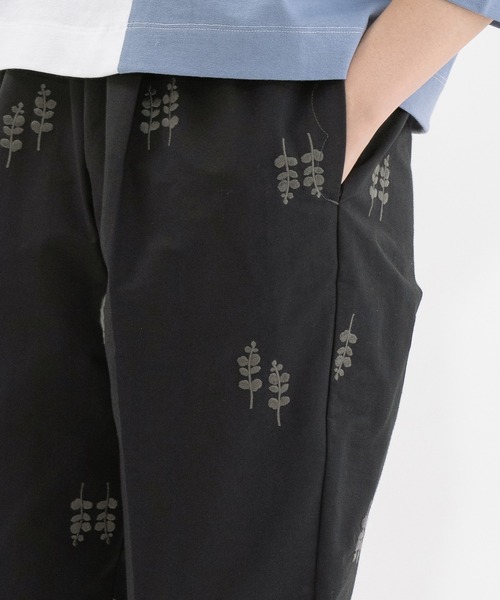 nop de nod(ノップドゥノッド)の「グログラン刺繍センタープレスパンツ(その他パンツ・レディース・ネイビー/ブラック・3)」の9枚目の写真