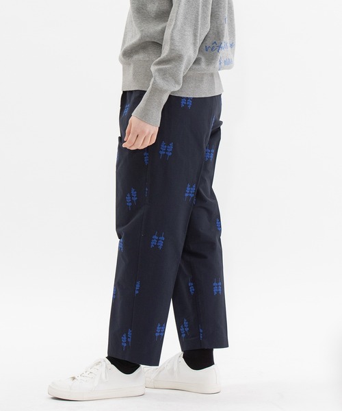 nop de nod(ノップドゥノッド)の「グログラン刺繍センタープレスパンツ(その他パンツ・レディース・ネイビー/ブラック・3)」の13枚目の写真