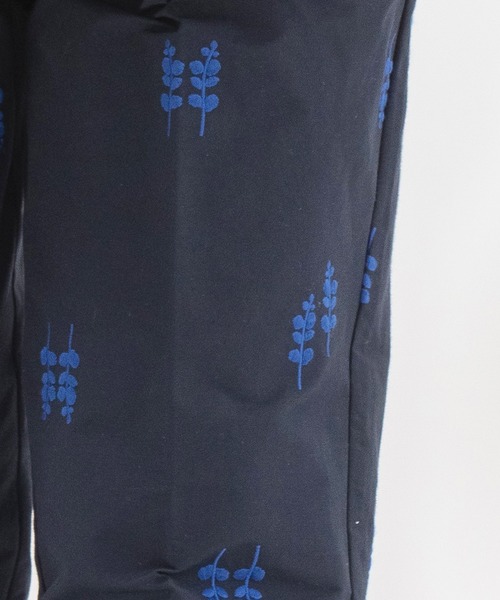 nop de nod(ノップドゥノッド)の「グログラン刺繍センタープレスパンツ(その他パンツ・レディース・ネイビー/ブラック・3)」の16枚目の写真