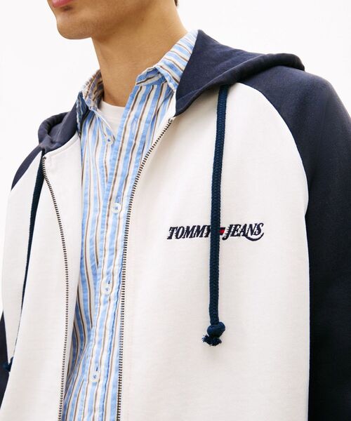 tommy jeans(トミー ジーンズ)の「フルジップパーカー(スウェット・メンズ・マルチ・SMALL/LARGE/MEDIUM/X-LARGE)」の2枚目の写真