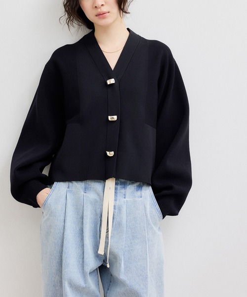 ADAM ET ROPE'（アダムエロペ）の「【WEB限定】・【サステナブル】セレクトネックカーディガン（カーディガン/ボレロ・レディース・オフホワイト/チャコールグレー/ブルー系その他2/ラベンダー/ネイビー/キナリ・FREE）」の4枚目の写真