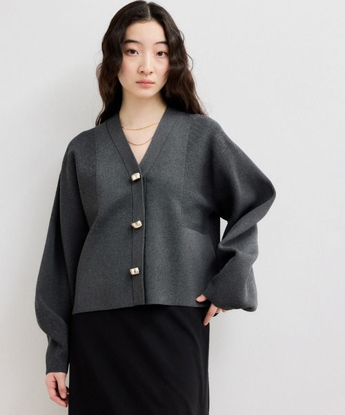 ADAM ET ROPE'（アダムエロペ）の「【WEB限定】・【サステナブル】セレクトネックカーディガン（カーディガン/ボレロ・レディース・オフホワイト/チャコールグレー/ブルー系その他2/ラベンダー/ネイビー/キナリ・FREE）」の3枚目の写真