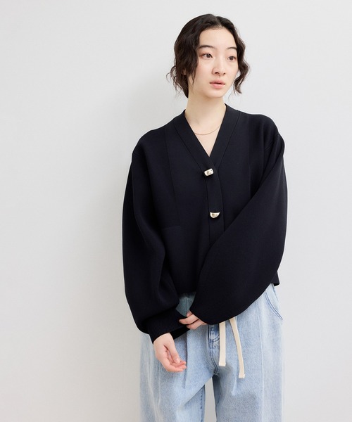 ADAM ET ROPE'（アダムエロペ）の「【WEB限定】・【サステナブル】セレクトネックカーディガン（カーディガン/ボレロ・レディース・オフホワイト/チャコールグレー/ブルー系その他2/ラベンダー/ネイビー/キナリ・FREE）」の15枚目の写真