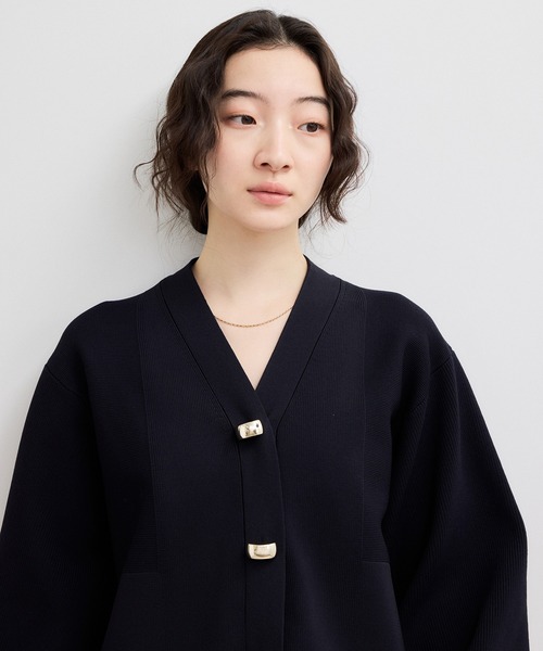 ADAM ET ROPE'（アダムエロペ）の「【WEB限定】・【サステナブル】セレクトネックカーディガン（カーディガン/ボレロ・レディース・オフホワイト/チャコールグレー/ブルー系その他2/ラベンダー/ネイビー/キナリ・FREE）」の17枚目の写真