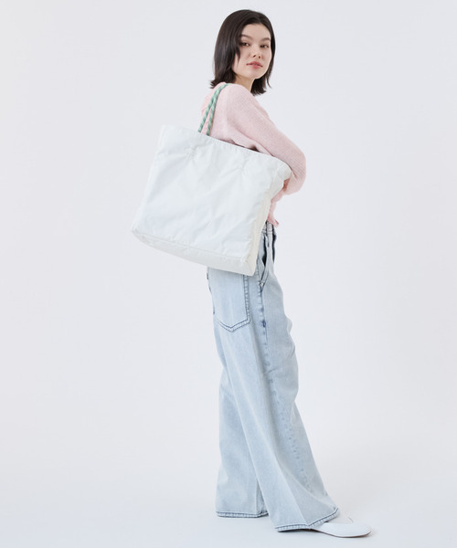 LeSportsac(レスポートサック)の「LARGE 2 WAY TOTE 2ウェイブルーインディゴ/メレンゲ(トートバッグ・レディース・ブルー・FREE)」の4枚目の写真