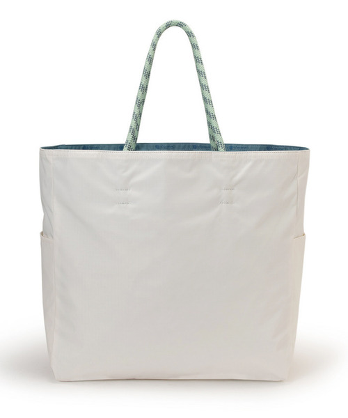 LeSportsac(レスポートサック)の「LARGE 2 WAY TOTE 2ウェイブルーインディゴ/メレンゲ(トートバッグ・レディース・ブルー・FREE)」の9枚目の写真