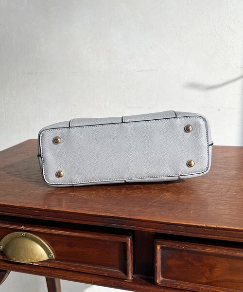 un dix cors（アンディコール）の「フェイクレザーコンパクトバッグ（トートバッグ・レディース・グレー/アイボリー/ブラック・FREE）」の5枚目の写真