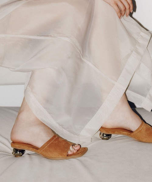 LE VERNIS（ル・ベルニ）の「[LE VERNIS] Metal heel sandals（サンダル・レディース・ブラウン/ブルー/ブラック・24.5/23.5）」の2枚目の写真