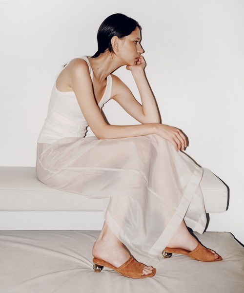 LE VERNIS（ル・ベルニ）の「[LE VERNIS] Metal heel sandals（サンダル・レディース・ブラウン/ブルー/ブラック・24.5/23.5）」の4枚目の写真