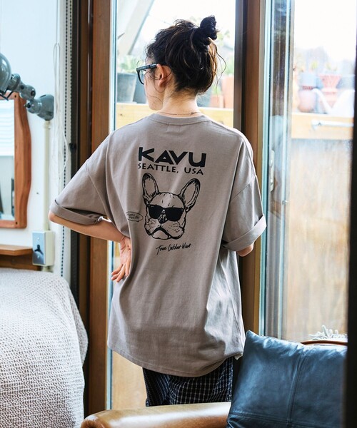 FREAK'S STORE(フリークスストア)の「限定展開 KAVU×FREAK'S STORE カブー 別注 ビッグシルエット バックプリント Tシャツ DOG(Tシャツ/カットソー・メンズ・ホワイト/ピンク/スミクロ/グレイッシュベージュ・LARGE/MEDIUM/SMALL)」の7枚目の写真