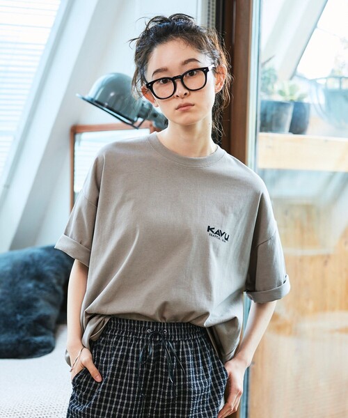 FREAK'S STORE(フリークスストア)の「限定展開 KAVU×FREAK'S STORE カブー 別注 ビッグシルエット バックプリント Tシャツ DOG(Tシャツ/カットソー・メンズ・ホワイト/ピンク/スミクロ/グレイッシュベージュ・LARGE/MEDIUM/SMALL)」の9枚目の写真