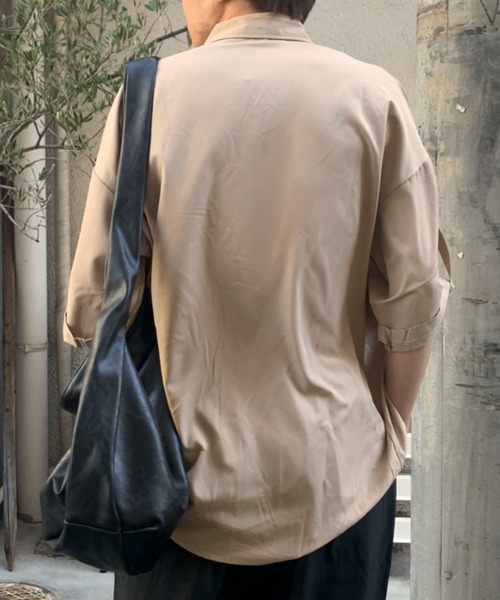 link lot(リンクロット)の「オーバーサイズ タブスリーブとろみシャツ(シャツ/ブラウス・メンズ・ブラック/ベージュ/ホワイト・L/M)」の22枚目の写真
