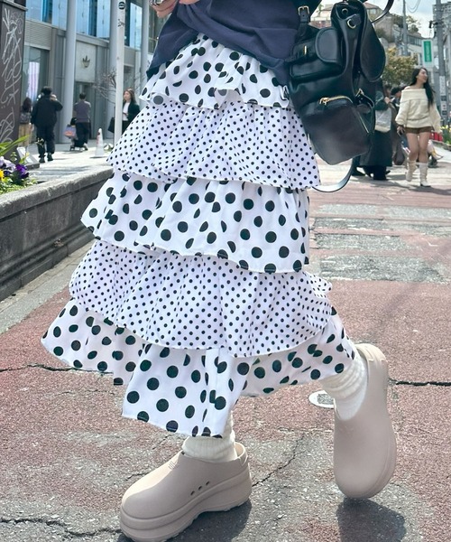 Alley Tokyo(アリートーキョー)の「いろんな柄ティアードボリュームスカート(スカート・レディース・ブルー/ブラック/グリーン/ピンク/ブラック系その他/ホワイト系その他・FREE)」の2枚目の写真