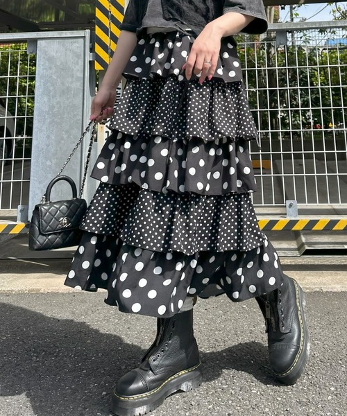 Alley Tokyo(アリートーキョー)の「いろんな柄ティアードボリュームスカート(スカート・レディース・ブルー/ブラック/グリーン/ピンク/ブラック系その他/ホワイト系その他・FREE)」の4枚目の写真