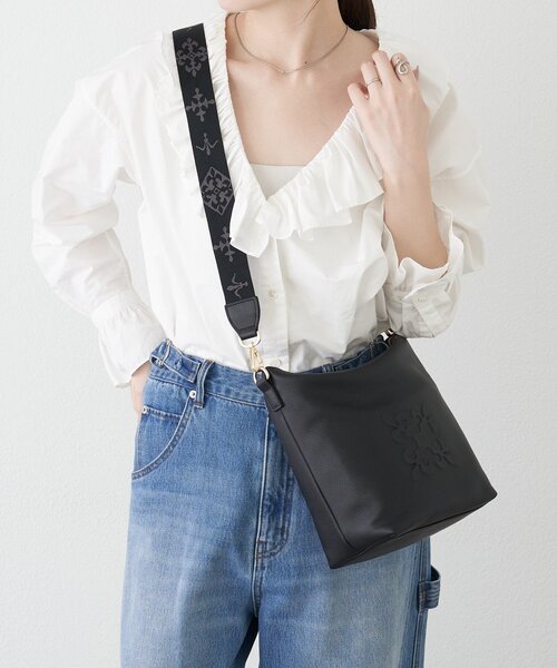 russet(ラシット)の「《WEB限定》スタンダードミニショルダーバッグ <エンボスモノグラム>(ショルダーバッグ・レディース・ブラック/ダークブラウン/ライトグレー・FREE)」の10枚目の写真