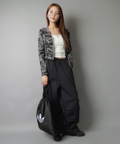 SPINNS（スピンズ）の「レース切り替えキャミソール（キャミソール・レディース・ホワイト/ブラック・ONESIZE）」の15枚目の写真