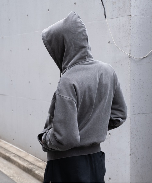 FLUKE HOLIC(フロックホリック)の「PIGMENT EMB LOGO CROPPED PARKA(パーカー・レディース・ネイビー/ライトグレー/レッド/ブラック・SMALL/MEDIUM/LARGE)」の18枚目の写真