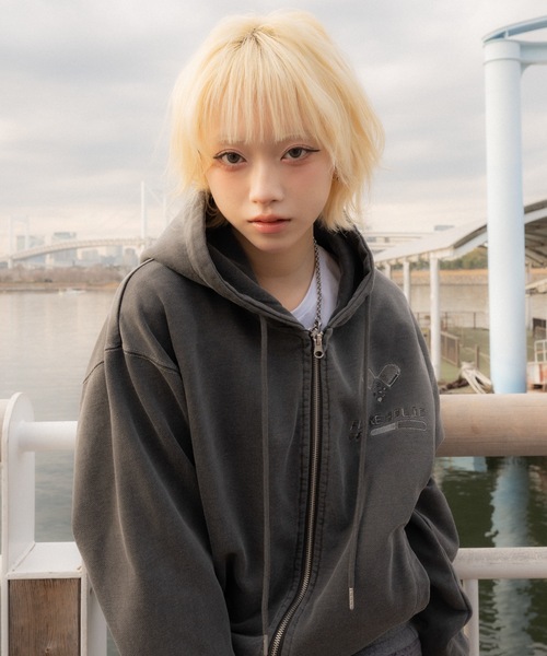 FLUKE HOLIC(フロックホリック)の「PIGMENT EMB LOGO CROPPED PARKA(パーカー・レディース・ネイビー/ライトグレー/レッド/ブラック・SMALL/MEDIUM/LARGE)」の16枚目の写真