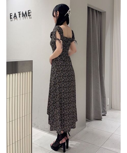 EATME(イートミー)の「【日比谷花壇コラボ】フラワープリントマキシワンピース(ワンピース・レディース・ブラック/ピンク/イエロー・MEDIUM/SMALL)」の4枚目の写真