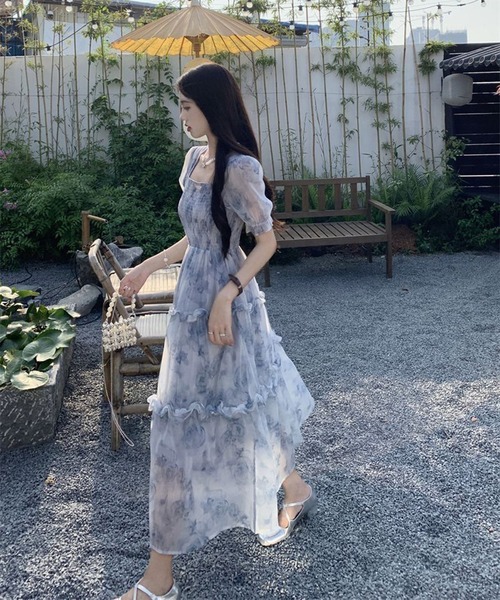 &soiree(アンドソワレ)の「スクエアネックパフスリーブ花柄半袖ワンピース(ワンピース・レディース・サックスブルー・SMALL/MEDIUM/LARGE/X-LARGE)」の3枚目の写真