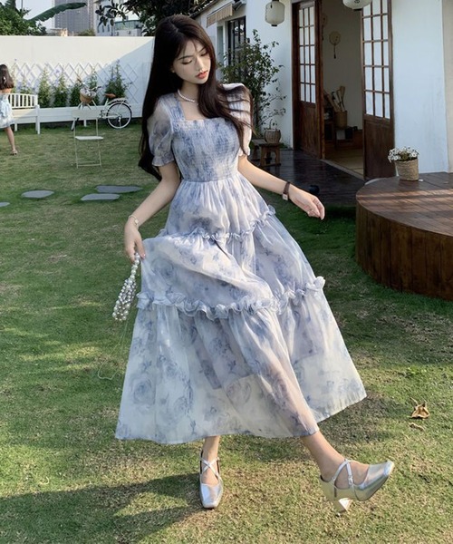 &soiree(アンドソワレ)の「スクエアネックパフスリーブ花柄半袖ワンピース(ワンピース・レディース・サックスブルー・SMALL/MEDIUM/LARGE/X-LARGE)」の4枚目の写真