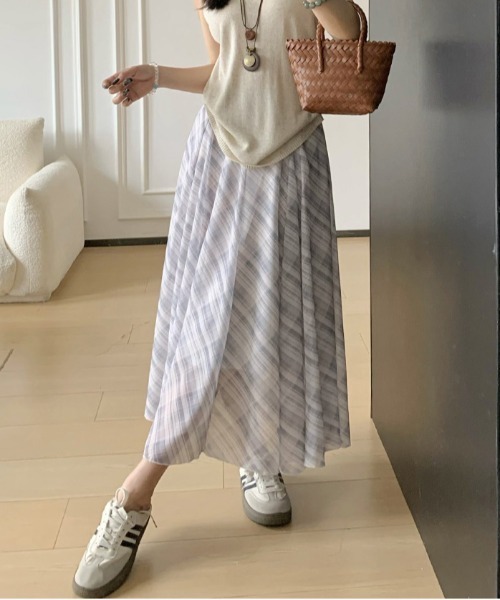 &soiree(アンドソワレ)の「アソート柄シアーフレアスカート(スカート・レディース・ブラウン/グレー・SMALL/MEDIUM/LARGE/X-LARGE)」の4枚目の写真