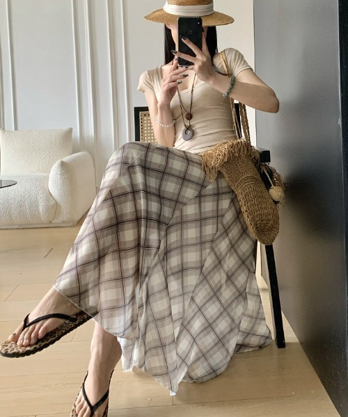 &soiree(アンドソワレ)の「アソート柄シアーフレアスカート(スカート・レディース・ブラウン/グレー・SMALL/MEDIUM/LARGE/X-LARGE)」の5枚目の写真