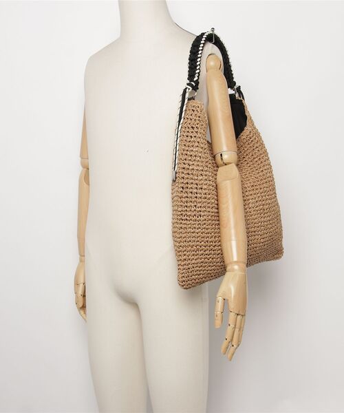 fredy emue（フレディエミュ）の「パラコードハンドルクロッシェトート（ショルダーバッグ・レディース・ブラウン/ベージュ・FREE）」の7枚目の写真