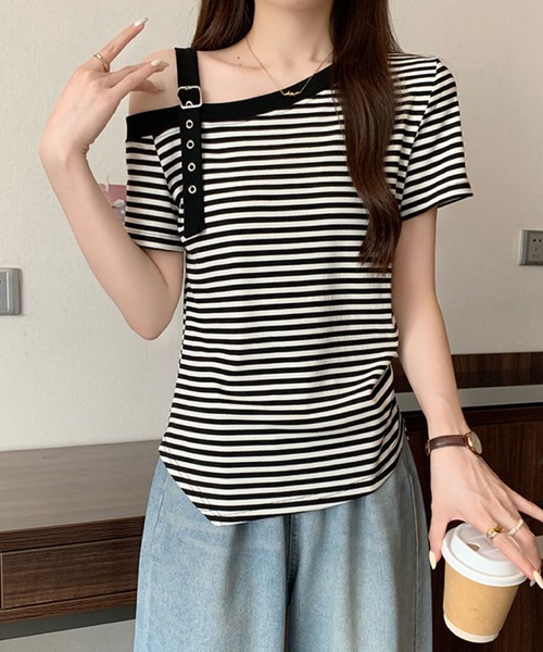 2ly2(トゥーリートゥー)の「ワンショルダーベルトデザインTシャツ(Tシャツ/カットソー・レディース・ブラック系その他/ブラック/ホワイト・FREE)」の1枚目の写真