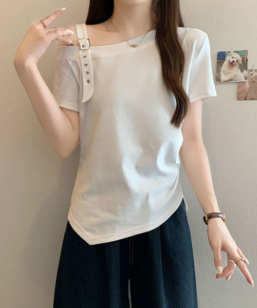 2ly2(トゥーリートゥー)の「ワンショルダーベルトデザインTシャツ(Tシャツ/カットソー・レディース・ブラック系その他/ブラック/ホワイト・FREE)」の2枚目の写真