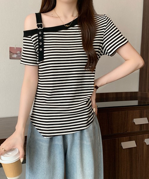 2ly2(トゥーリートゥー)の「ワンショルダーベルトデザインTシャツ(Tシャツ/カットソー・レディース・ブラック系その他/ブラック/ホワイト・FREE)」の11枚目の写真
