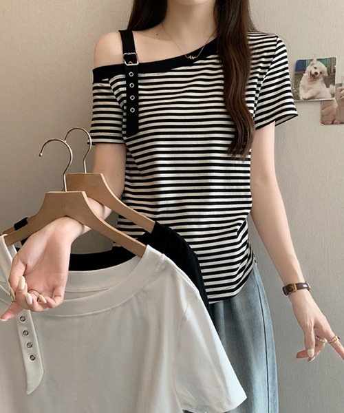 2ly2(トゥーリートゥー)の「ワンショルダーベルトデザインTシャツ(Tシャツ/カットソー・レディース・ブラック系その他/ブラック/ホワイト・FREE)」の4枚目の写真