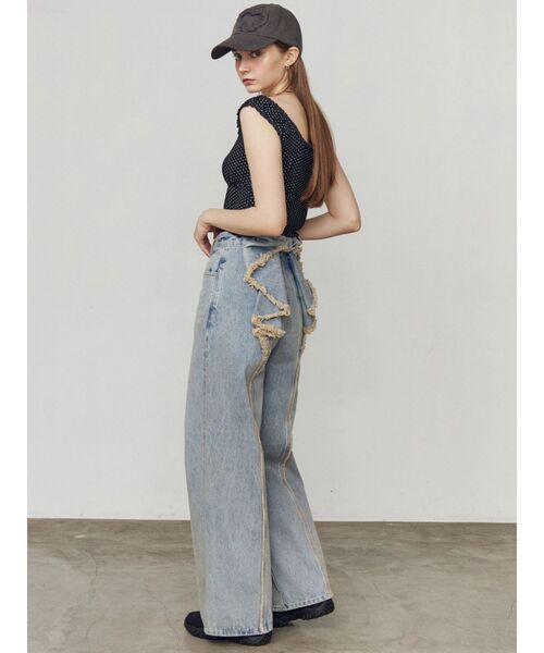 EMODA(エモダ)の「【SNSで話題!】バックリボンルーズジーンズ(デニムパンツ・レディース・インディゴブルー/ライトブルー・X-SMALL/MEDIUM/SMALL)」の9枚目の写真