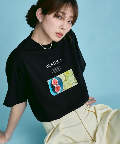 etoll.(エトル)の「UVカット&接触冷感 フルーツフォトプリントTシャツ(Tシャツ/カットソー・レディース・オフホワイト/ホワイト系2/ブラック/ブラック系2・FREE)」の4枚目の写真