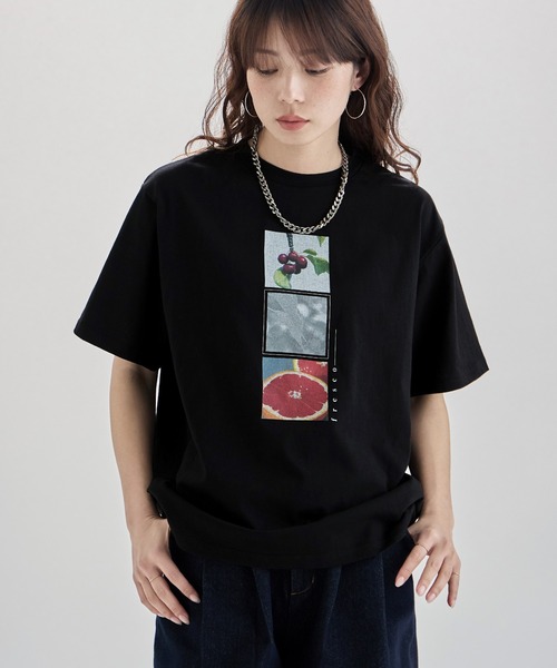 etoll.(エトル)の「UVカット&接触冷感 フルーツフォトプリントTシャツ(Tシャツ/カットソー・レディース・オフホワイト/ホワイト系2/ブラック/ブラック系2・FREE)」の3枚目の写真