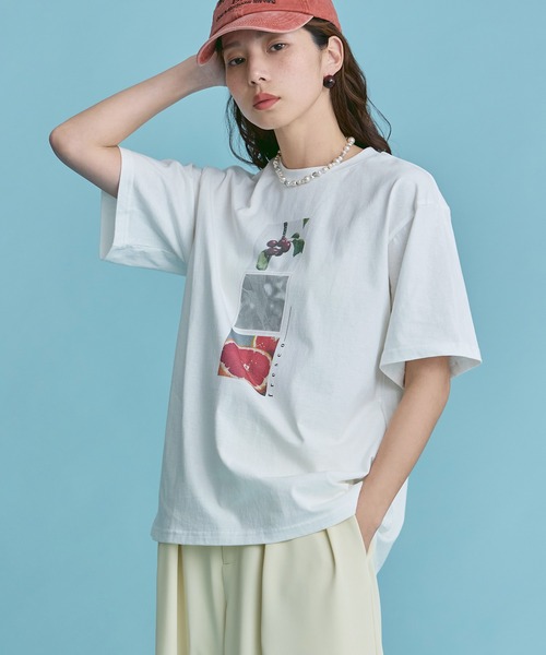 etoll.(エトル)の「UVカット&接触冷感 フルーツフォトプリントTシャツ(Tシャツ/カットソー・レディース・オフホワイト/ホワイト系2/ブラック/ブラック系2・FREE)」の5枚目の写真