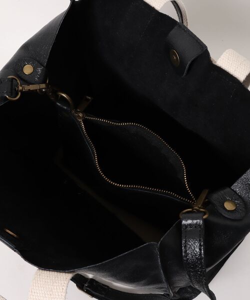 MARLON FIRENZE（マーロンフィレンツェ）の「Geralda  Pop Stripe Bag Laminate（トートバッグ・レディース・シルバー・ONE SIZE）」の5枚目の写真
