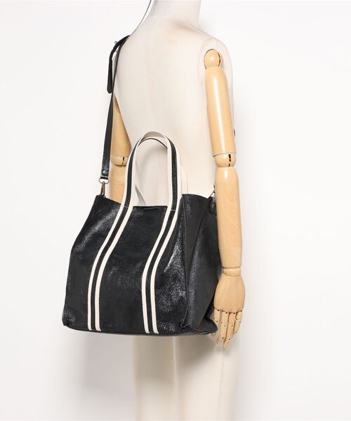 MARLON FIRENZE（マーロンフィレンツェ）の「Geralda  Pop Stripe Bag Laminate（トートバッグ・レディース・シルバー・ONE SIZE）」の2枚目の写真