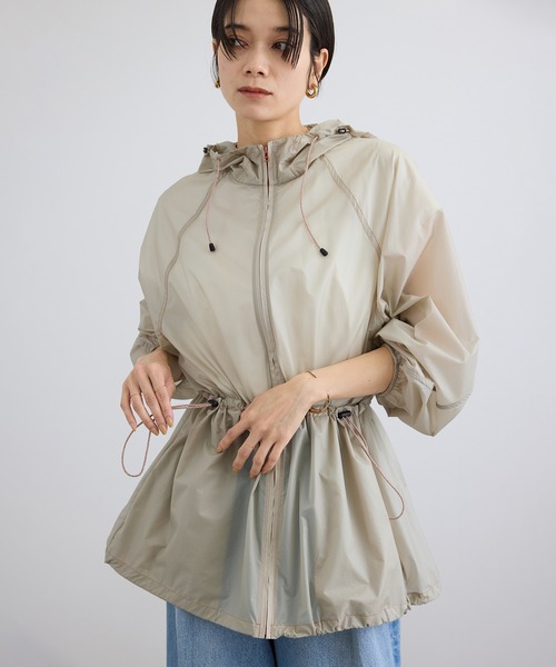 SALON adam et rope'(サロン アダム エ ロペ)の「ポケッタブルナイロンフードパーカーブルゾン / 撥水・軽量(ブルゾン・レディース・ベージュ系その他/チャコールグレー・FREE)」の16枚目の写真