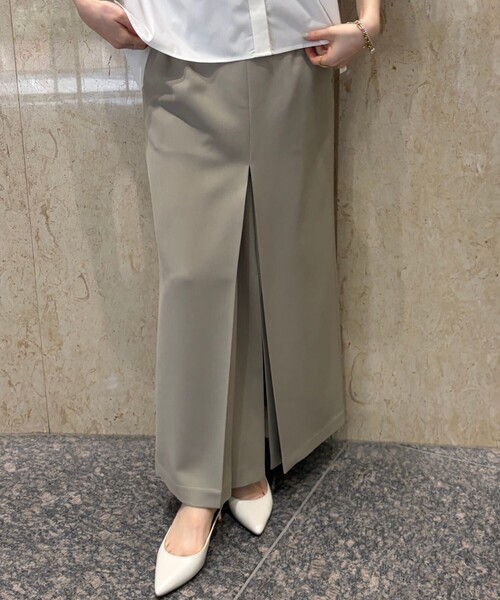 Rouge vif(ルージュヴィフ)の「【防しわ】【梳毛調ストレッチ素材】ダブルタックフロントスリットタイトスカート/イージーケア/夏服/通勤/オフィスカジュアル(スカート・レディース・ブラック/セージグリーン・36/38)」の3枚目の写真