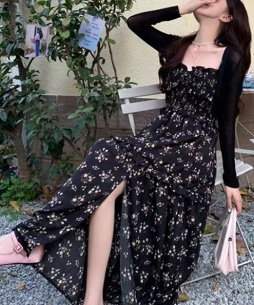 &soiree(アンドソワレ)の「ボタニカル柄スリットフレアキャミワンピース(ワンピース・レディース・ブラック・X-LARGE/LARGE/MEDIUM/SMALL)」の3枚目の写真