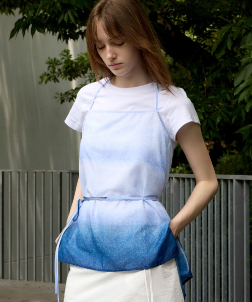 LEVAR(レバー)の「Gradation Layered Top - Gradation Navy(シャツ/ブラウス・レディース・ネイビー・FREE)」の2枚目の写真