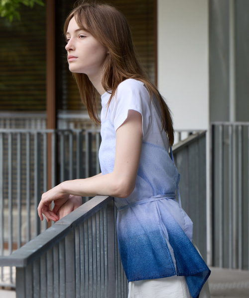LEVAR(レバー)の「Gradation Layered Top - Gradation Navy(シャツ/ブラウス・レディース・ネイビー・FREE)」の3枚目の写真