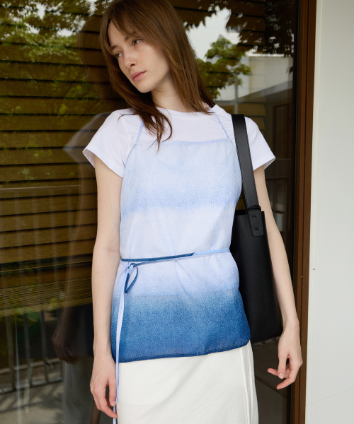 LEVAR(レバー)の「Gradation Layered Top - Gradation Navy(シャツ/ブラウス・レディース・ネイビー・FREE)」の5枚目の写真