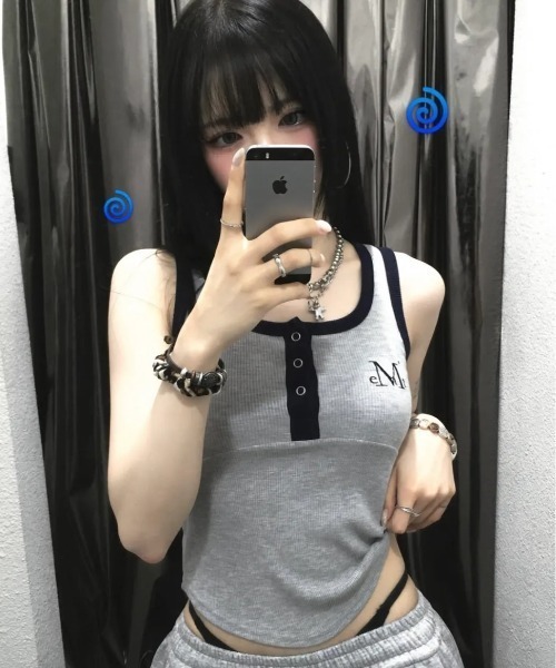 MUCENT(ムセント)の「◇MUCENT◇ブランド直輸入正規品/カラーポップボタンクロップノースリーブ COLOR-POP BUTTON CROP SLEEVELESS(タンクトップ・レディース・グレー/ピンク/ブラウン/ブラック/カーキ/スカイブルー・FREE)」の16枚目の写真