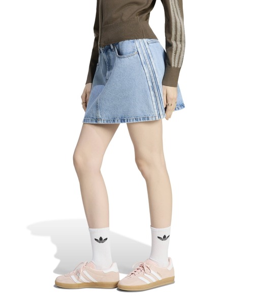 adidas(アディダス)の「adidas 3 STRIPES MINI SKIRT DENIM / アディダス 3 ストライプス ミニスカート デニム(スカート・レディース・ライトインディゴブルー・L/M/S)」の9枚目の写真