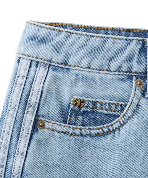 adidas(アディダス)の「adidas 3 STRIPES MINI SKIRT DENIM / アディダス 3 ストライプス ミニスカート デニム(スカート・レディース・ライトインディゴブルー・L/M/S)」の4枚目の写真