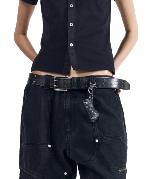 AAKAM（アーカム）の「Typography Leather Belt (Black)（ベルト・レディース・その他・FREE）」の2枚目の写真