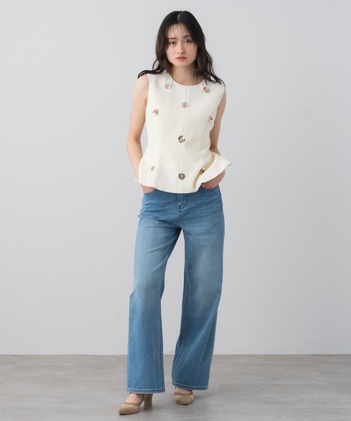 AJUGA.(アジュガ)の「フラワーモチーフノースリーブペプラムトップス(タンクトップ・レディース・ブラック/オフホワイト・FREE)」の4枚目の写真