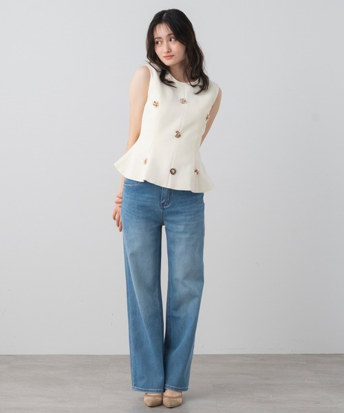 AJUGA.(アジュガ)の「フラワーモチーフノースリーブペプラムトップス(タンクトップ・レディース・ブラック/オフホワイト・FREE)」の8枚目の写真